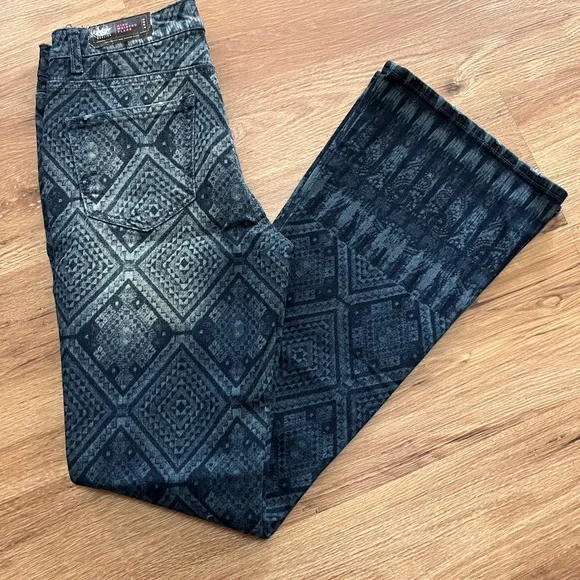 Vintage Aeropostale Tokyo Darling High Rise patterned flare jeans, size 6, NWT - Picture 2 of 6